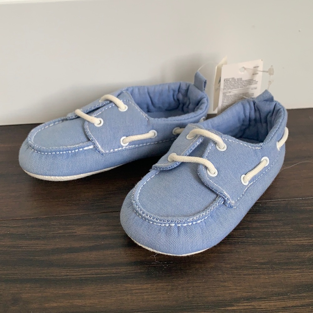 Baby Gap 12-18 month soft sole boys shoes. New with tags!